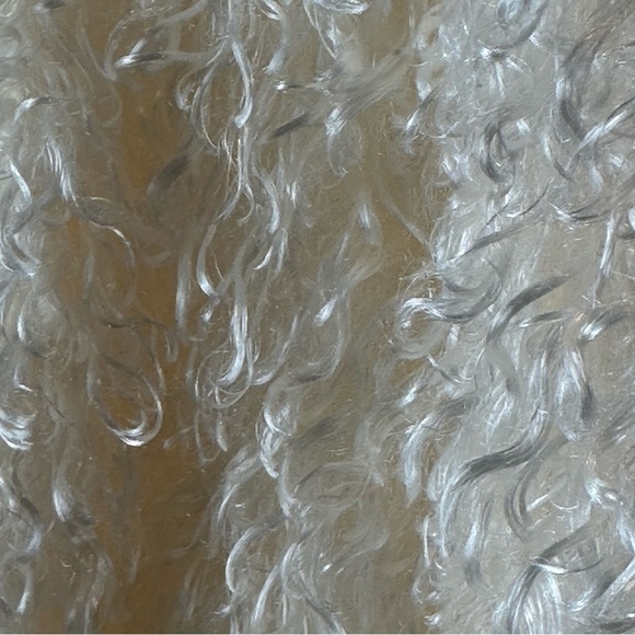 Cal Style Cream Fluffy Vest Size M 🔥 - Picture 4 of 6